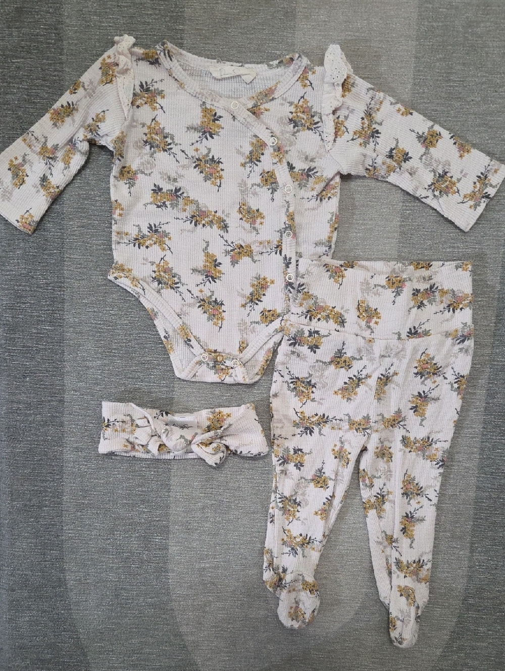 Jessica Simpson Floral Kimono Bodysuit Footed Pant w/ Ruffles & Headband 6-9m